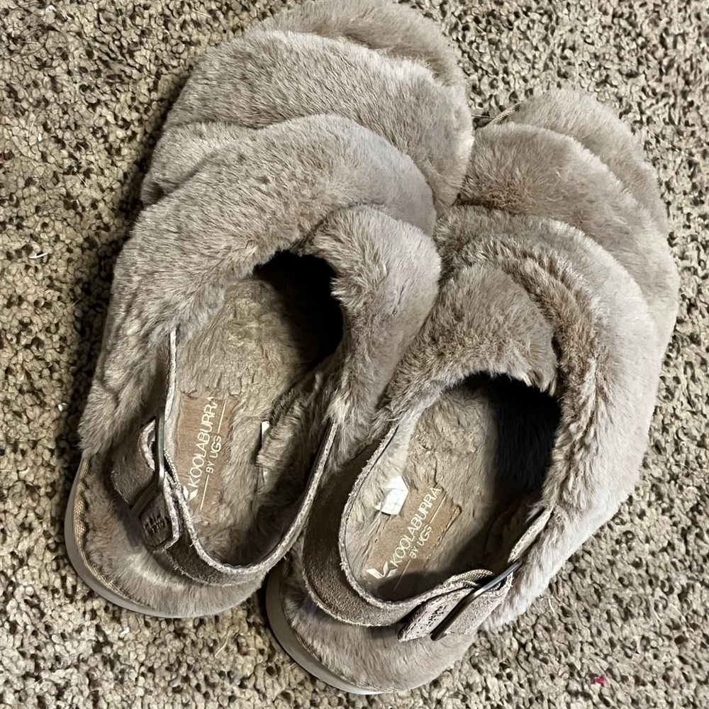Koolaburra Women's Fluffy Taupe Slippers